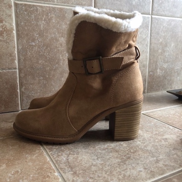 American Eagle Shoes - American eagle sherpa lined booties. 5 1/2. NWT.